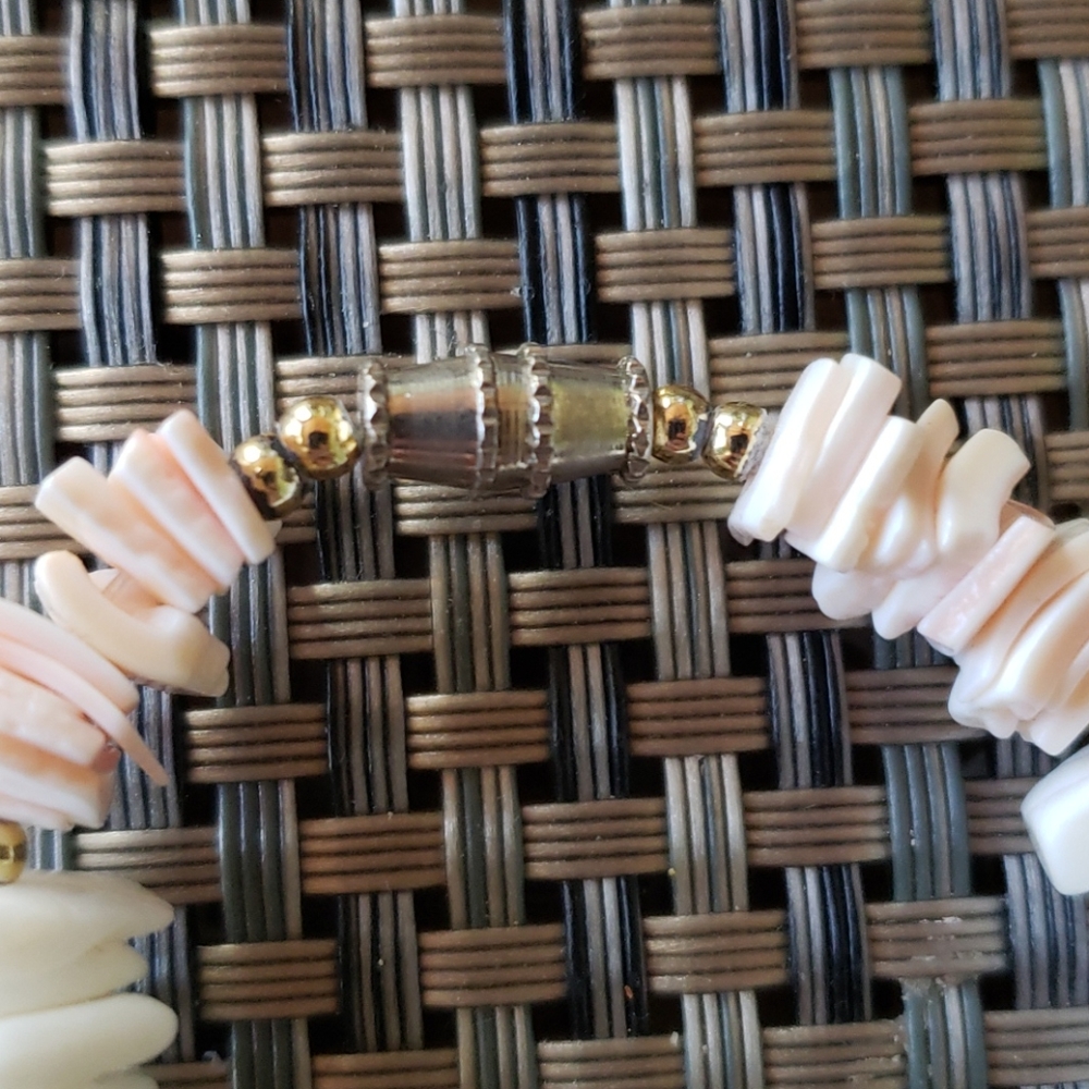 Shell Necklace - Picture 3 of 4